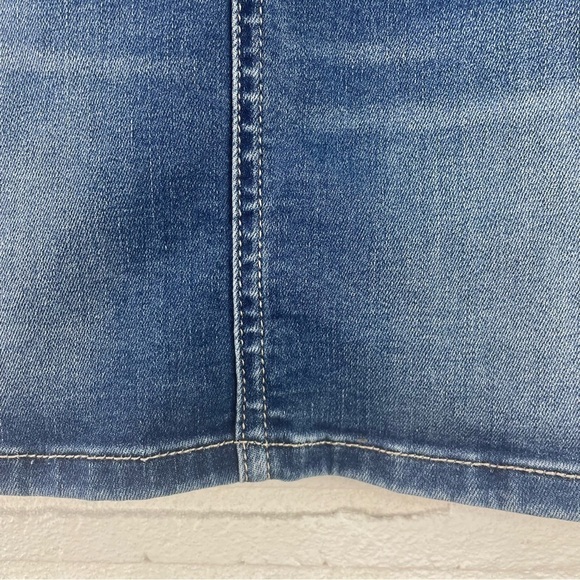 American Eagle Super High-Rise Mini Denim Skirt Size 4 Long - Picture 5 of 13